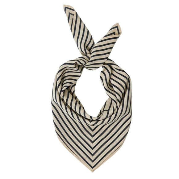 TOTEME SILK SIGNATURE MONOGRAM SQUARE SCARF SCANDI CHIC PREPPY Cream Creme - Picture 3 of 5